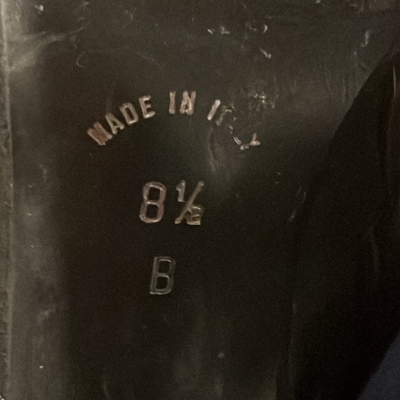 Steve Madden red and black boots size 8 1/2 womens heel height: 2 1/2 inches - Picture 3 of 5